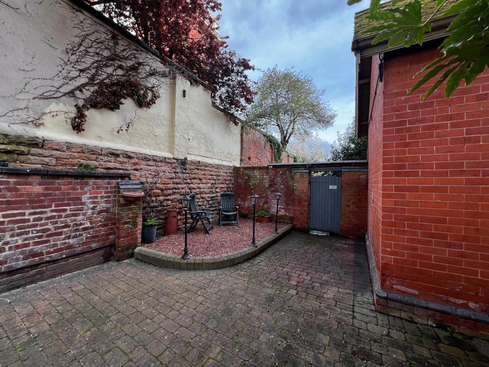 Historic House In The Park, Private Courtyard Near The Castle Lägenhet Nottingham Exteriör bild